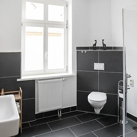 Schlossstrasse Apartament