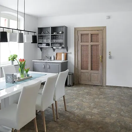 Schlossstrasse Apartman *
